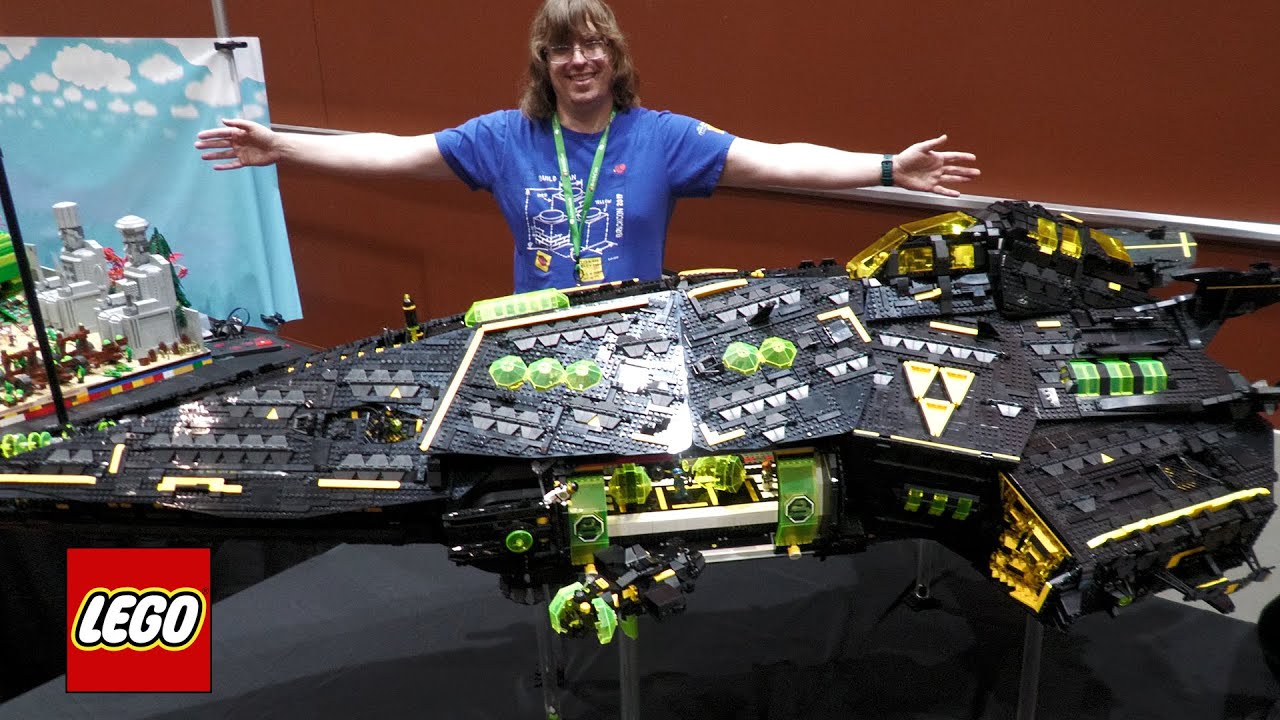 Огромный LEGO Blacktron Mothership