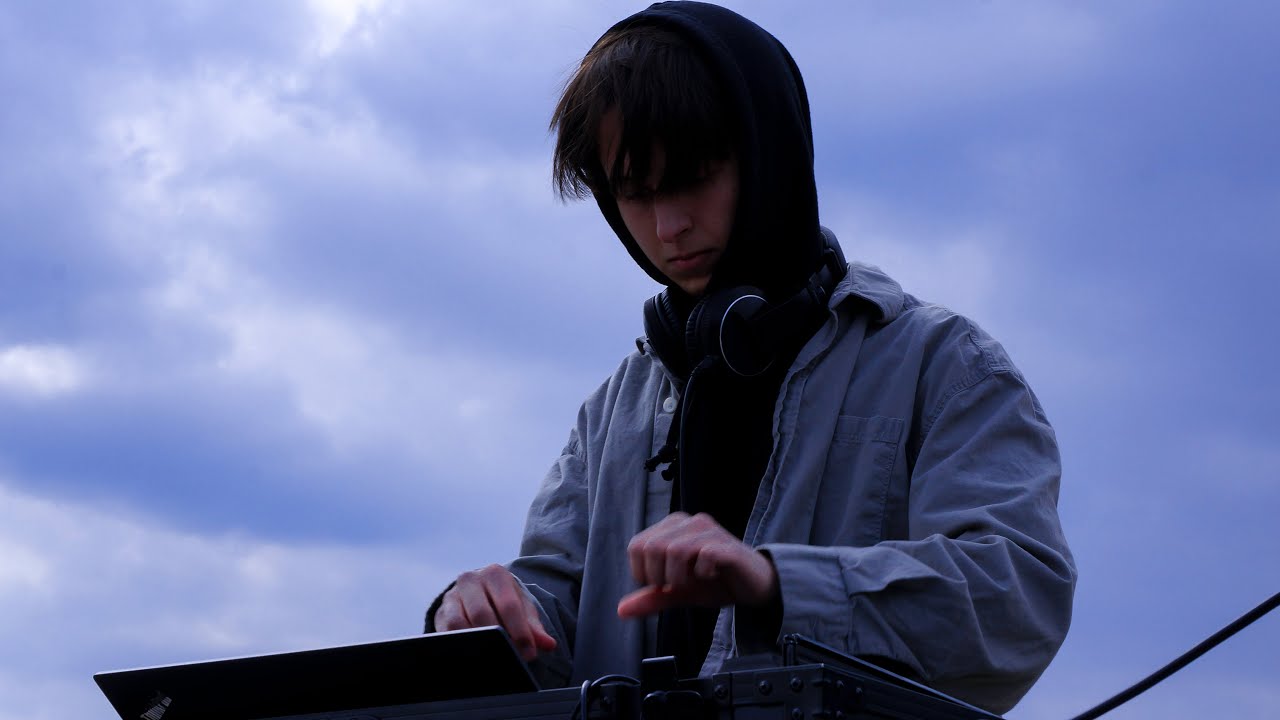 Puzzle | Resonate Displayed 002: On The Roof