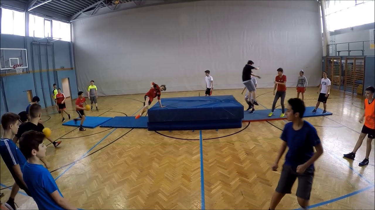 Brückenvölkerball- Sportunterricht