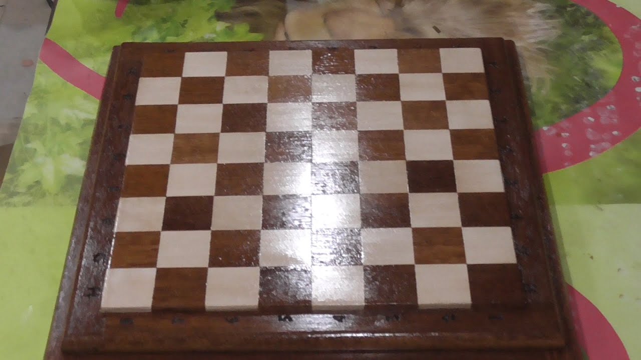 Шахматная доска из красного дерева. Making a mahogany checkerboard.
