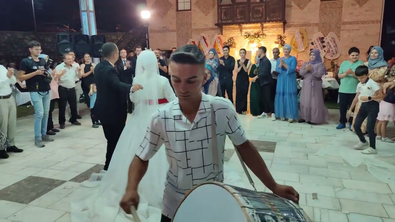 DEMİRCİ'de NİHAL AHMET SEVİMLİ çiftinin düğün töreninden görüntüler