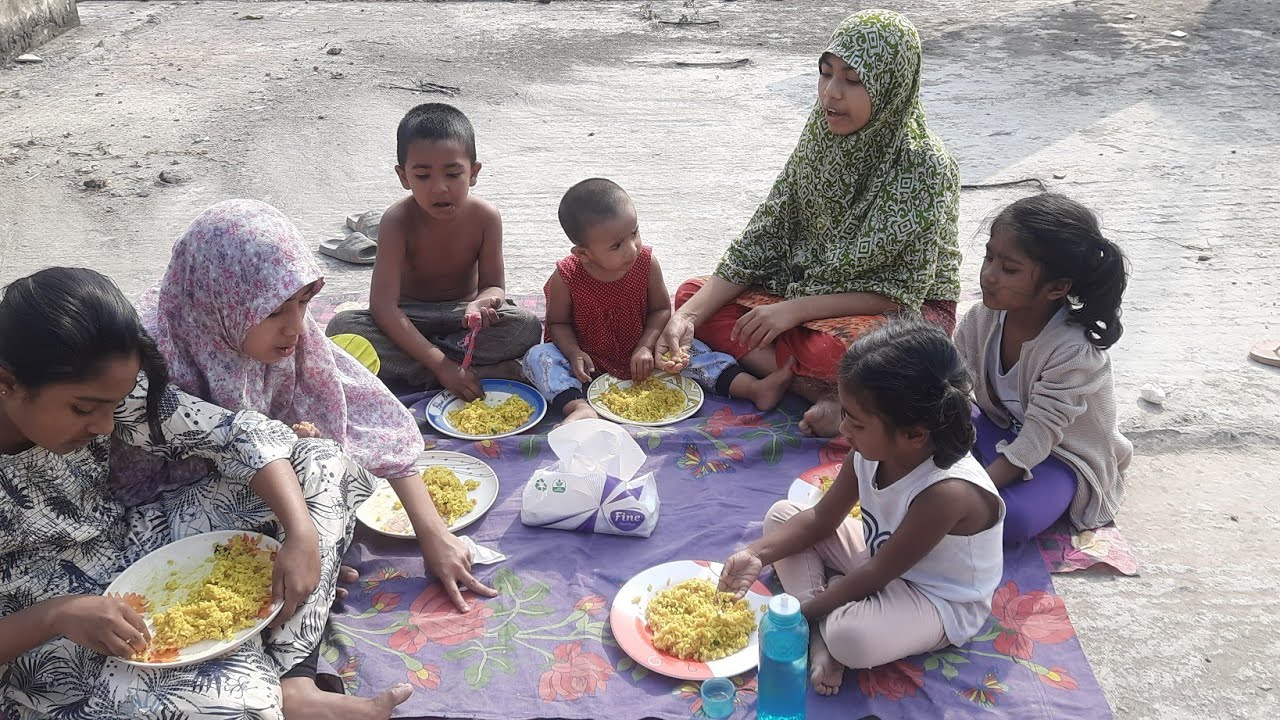ছাদে মজার পিকনিক ব্লগ  করা হচ্ছে #child picnic #Tomar varieties blogger 