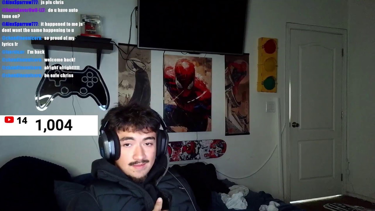 Playing Red Dead Redemption 2 (70)