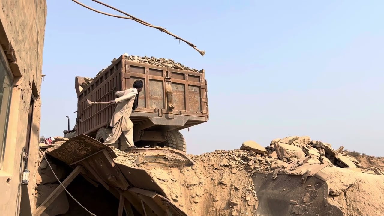 How stone Crushing works? 🔥Sand Crushing 🔥ASMR HOW to Crush Rocks  ? heavey Machinery#goviral 