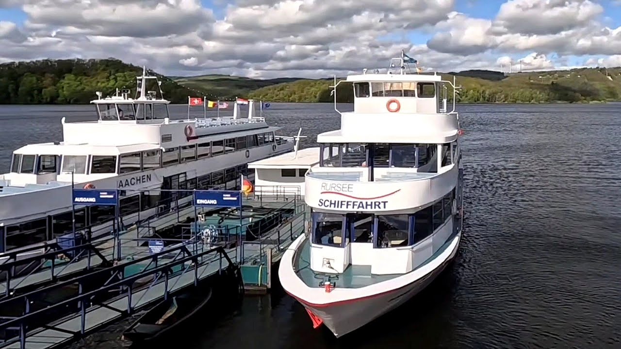 Schifffahrt auf dem Rursee in der Eifel.