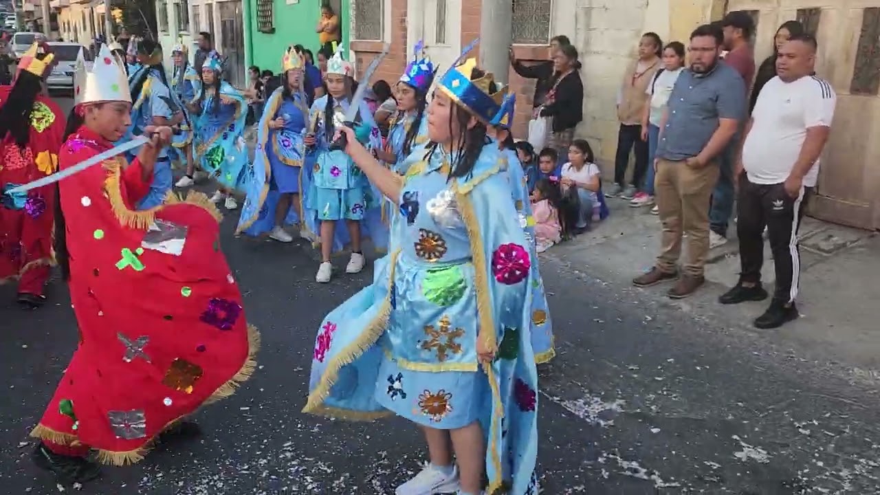 Cortejo procesional de la Santísima Virgen del Rosario, Colonia La Barreda, zona 18.