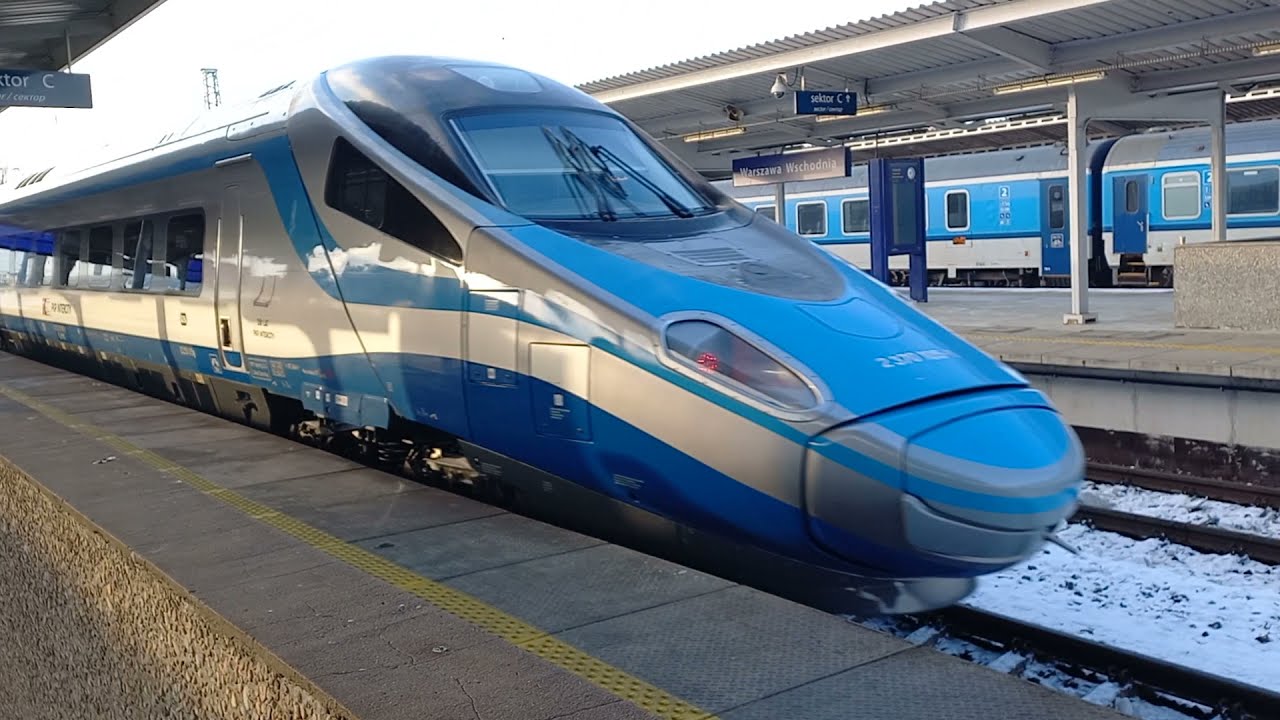 Dworzec PKP Warszawa Wschodnia - wjazd pociągu Intercity EIP Pendolino i EP007