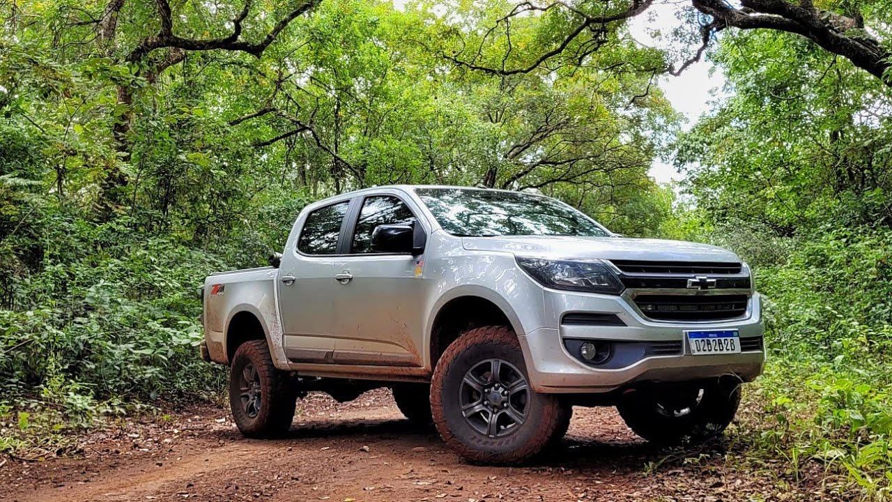 Chevrolet S10 2.8 erguida 2 polegadas com Pneus 285
