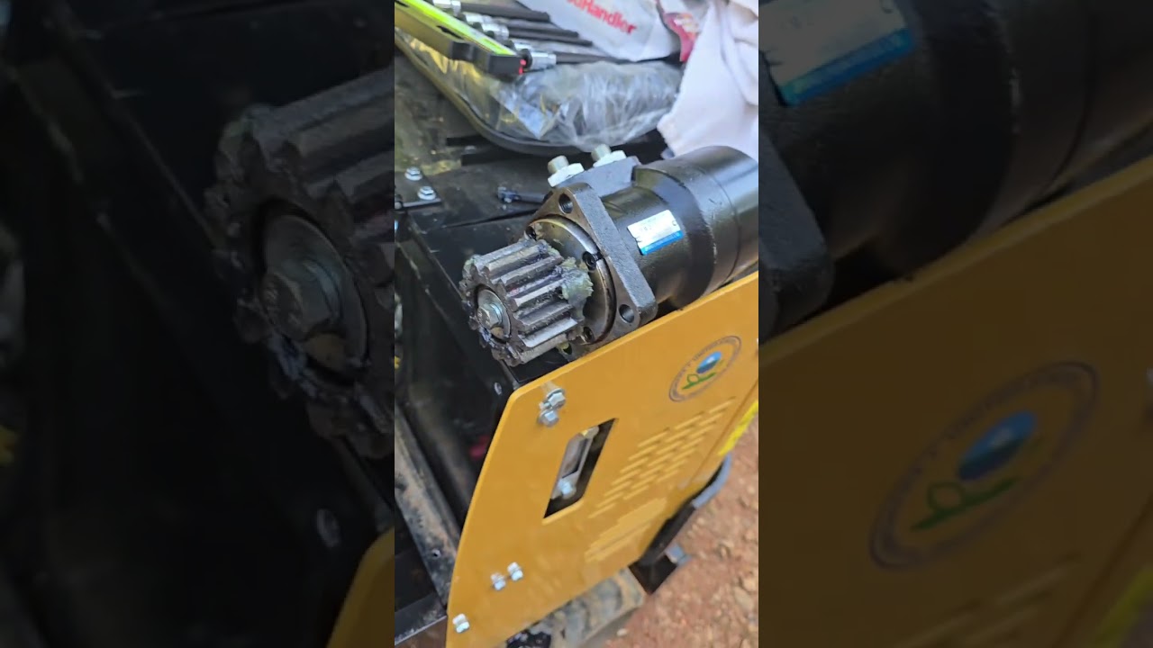 AGT H12 Chinese Mini Excavator leaking swivel/swing motor repaired (on the 2nd attempt) easy job...