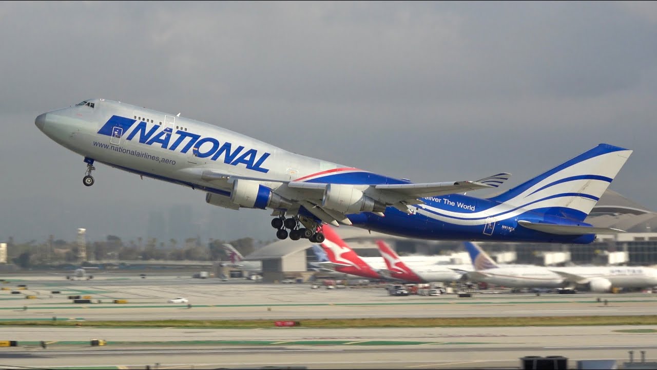 Planespotting at LAX, Los Angeles Int&rsquo;l from Imperial hill 25R/25L movements [4K]