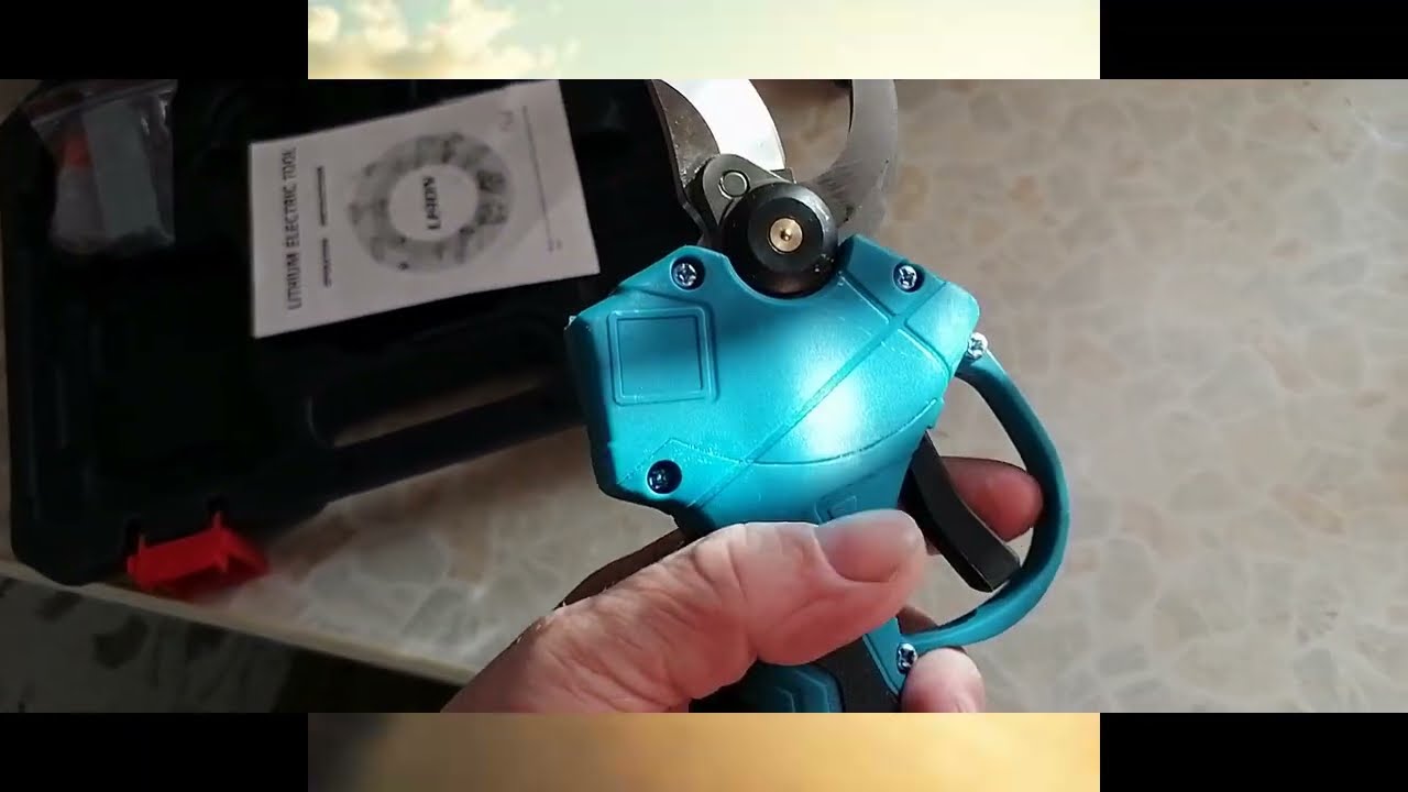 Обзор аккумуляторного секатора LITHIUM