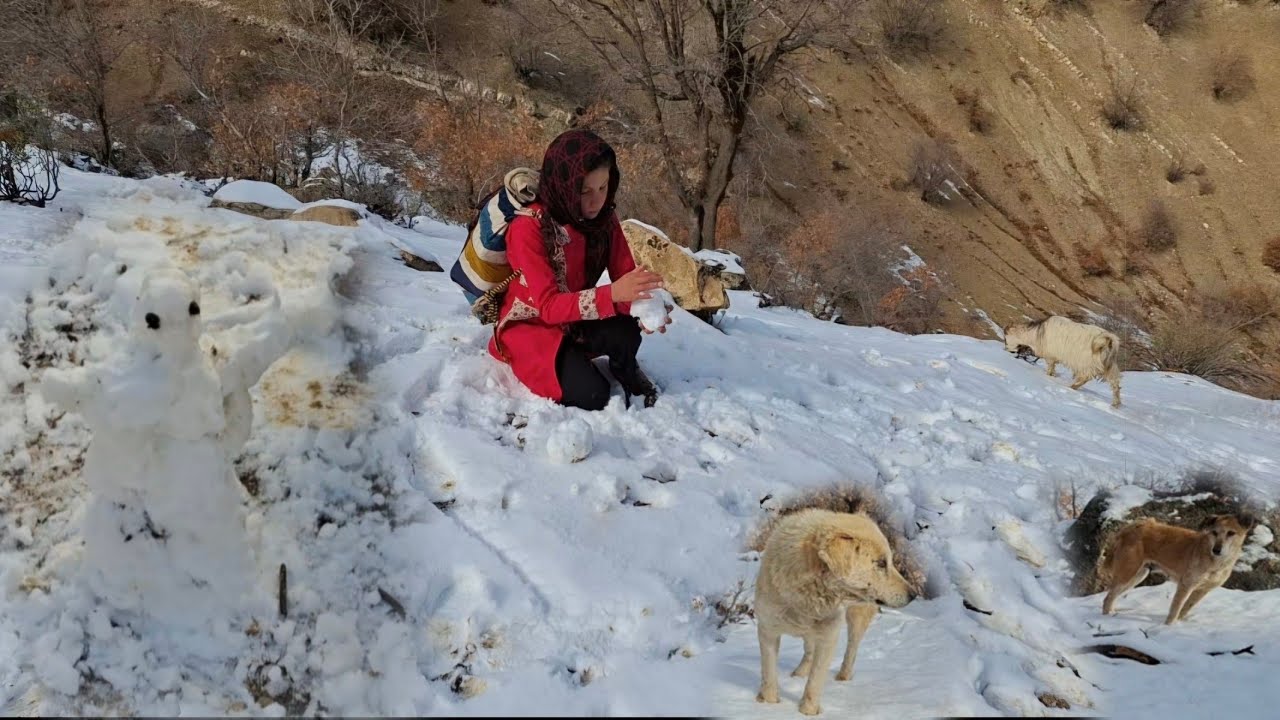 When a little girl builds a snowman with frozen hands | A simple winter miracle