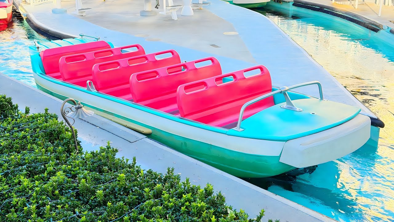 It&rsquo;s A Small World Holiday 2025 &mdash; Full 4K Ride POV At Disneyland