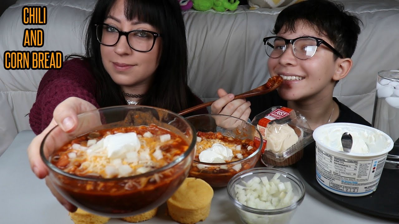 CHILI AND CORNBREAD MUKBANG | EATING SHOW