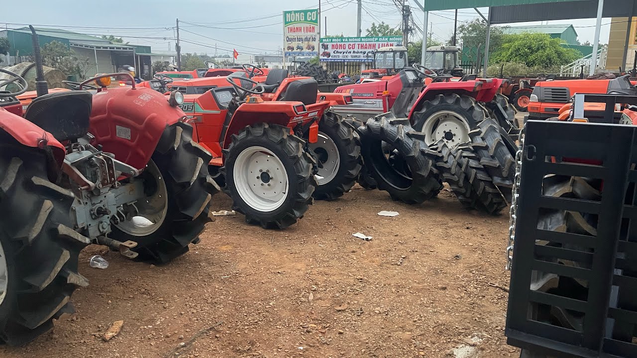 Nhiều máy cày trong cửa hàng thành luân liên hệ mua máy trực tiếp e thành luân 0836709886/0706027083
