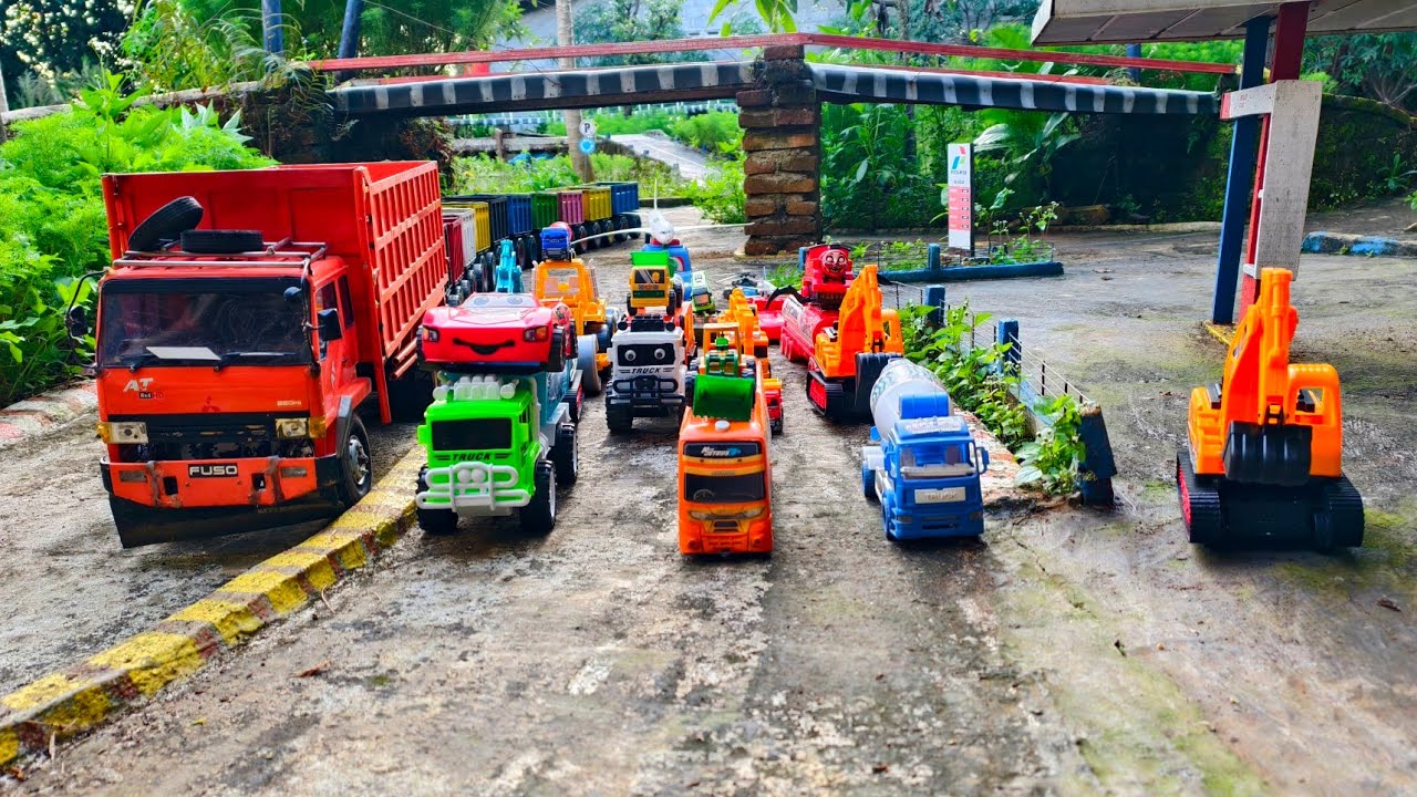 WADIDAU !!! Mobil Truk Tronton Panjang Bongkar Mainan Mobil Mobilan Truk Molen, Bus Telolet, Ambulan