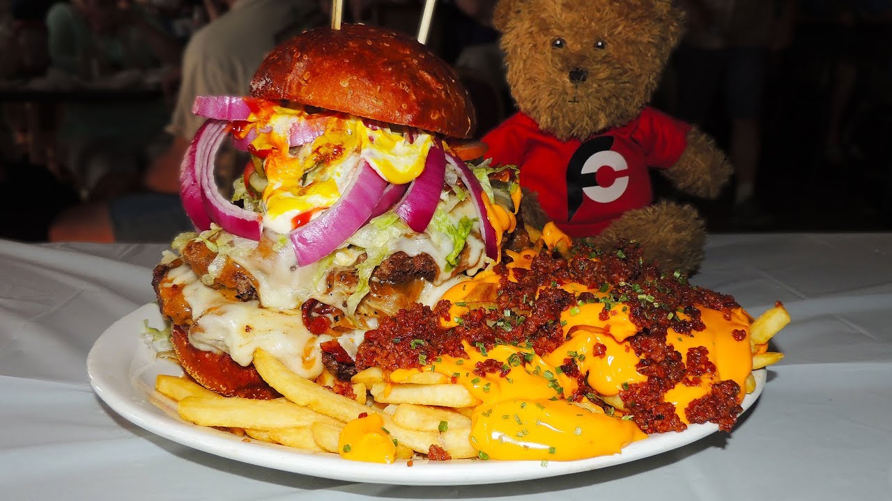Flannigan's Irish Bacon Cheddar Burger and Loaded Cheese Fries Challenge in Saginaw, Michigan!!