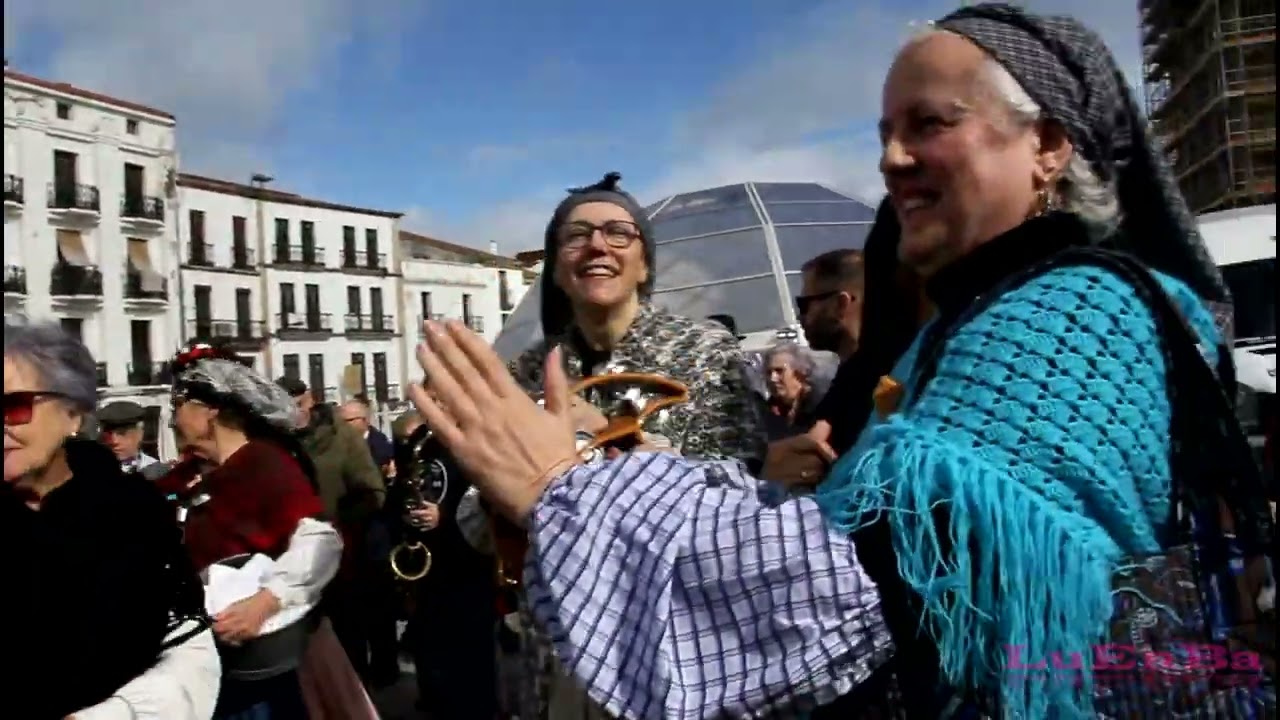 Cáceres rinde homenaje a Las Lavanderas