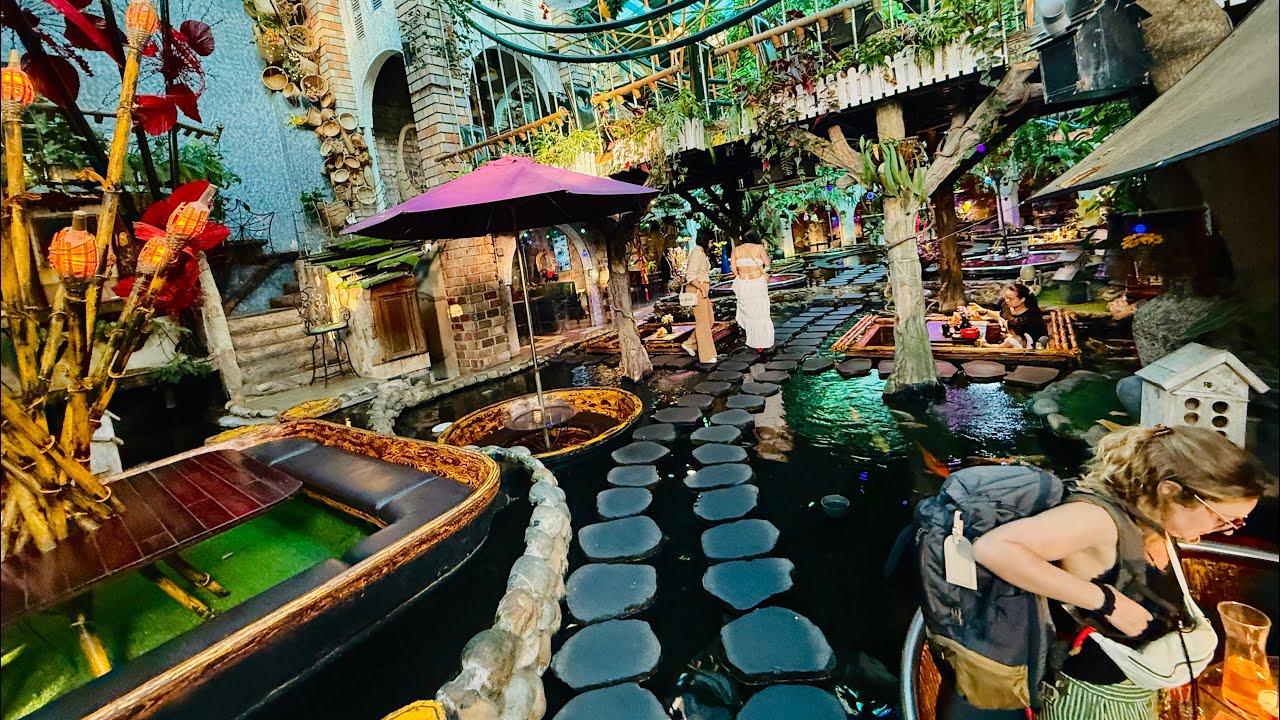 NAPIEKNIEJSZA VIRALOWA KAWIARNIA NA ŚWIECIE OASIS CAFE Z RYBAMI KOI