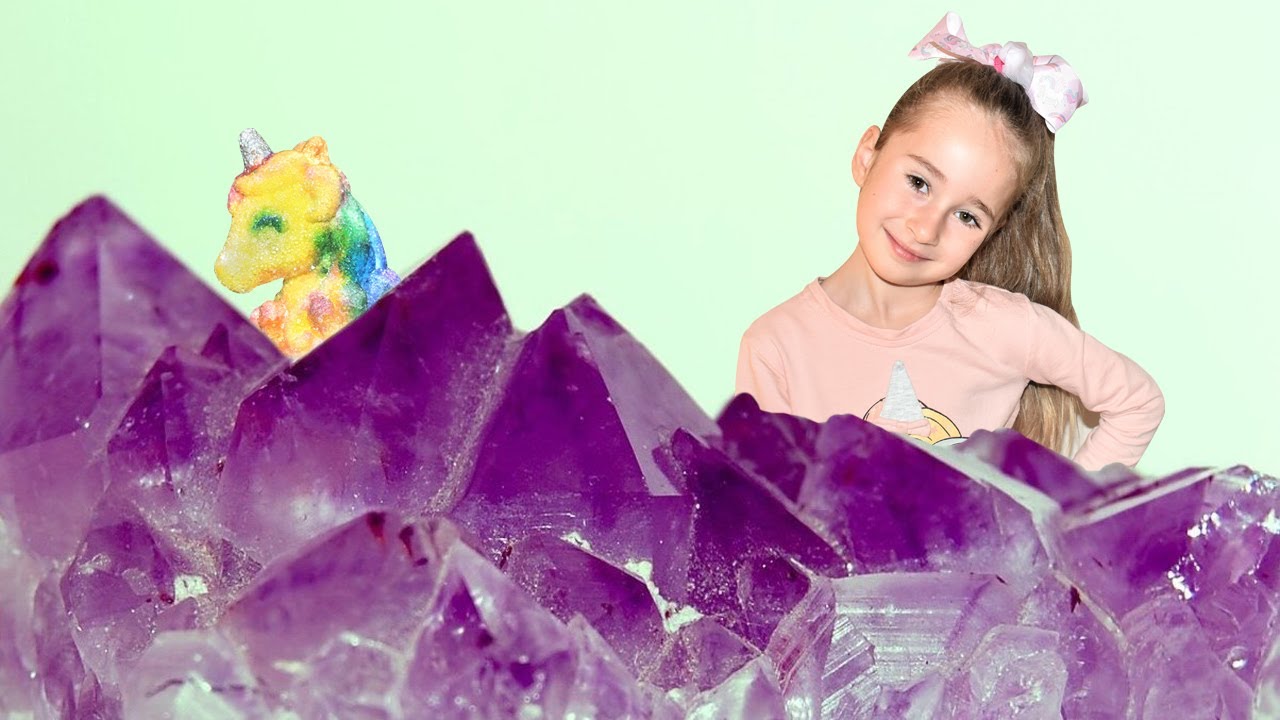 Leina and DIY UNICORN CRYSTALS | Crystal Growing Unicorn Jewelry