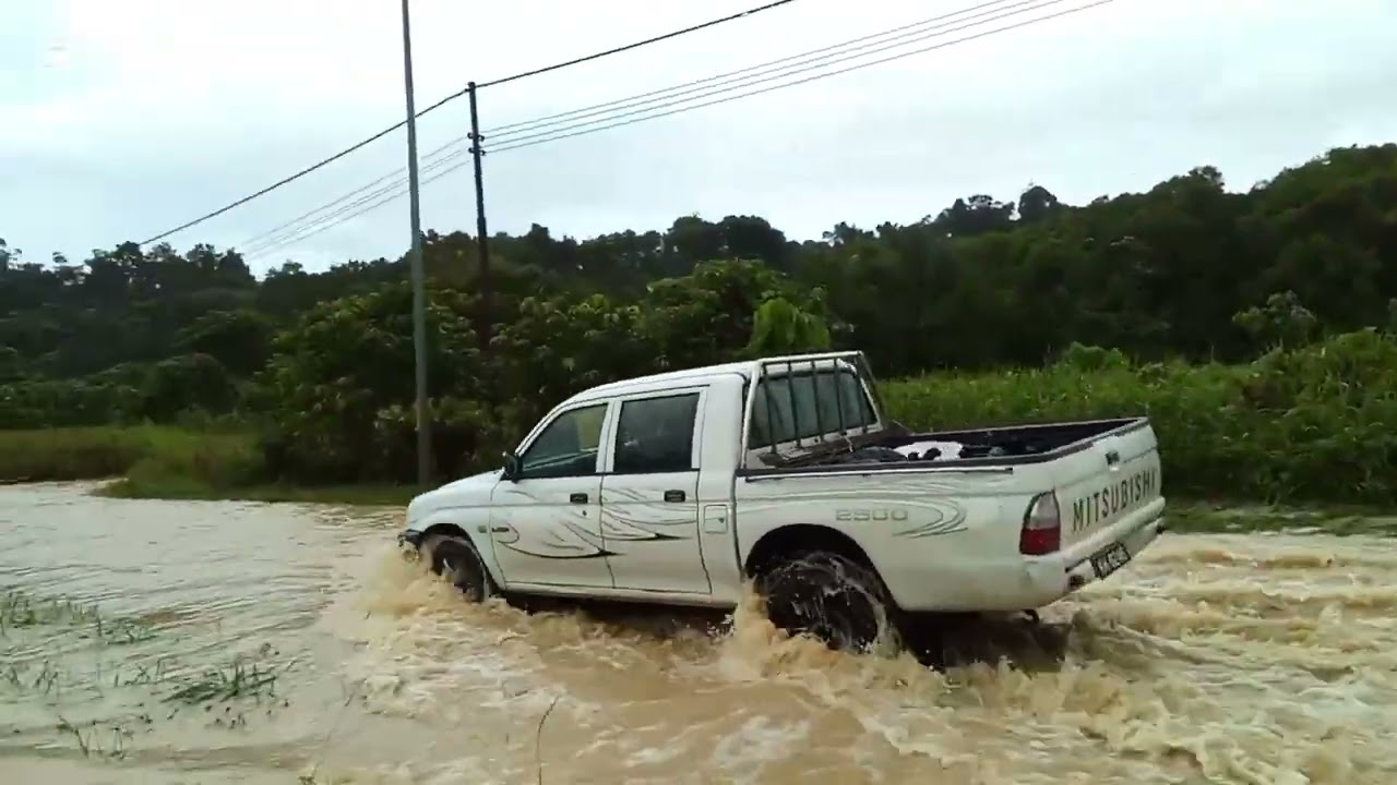 Banjir Kawasan Rumah & Jalan Penghubung Kampung Batang Mitus Ulu Ke BSB & Limbang Serawak Malaysia,