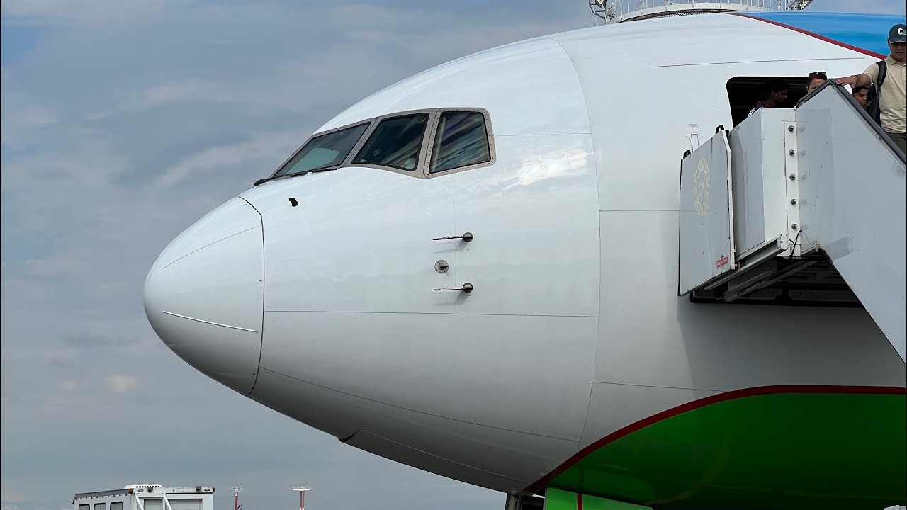 Boeing 767-300 Engine Roar Takeoff & Steep Climb | PW4000 Spool Up | Uzbekistan Airways