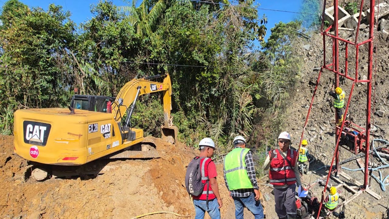 Pembuatan Pondasi Dinding Penahan Tanah Di Jalur Batu Jomba