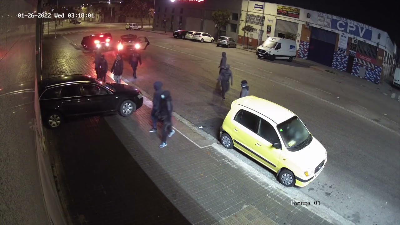 Intent de robatori amb encastament en una empresa de mòbils a Sabadell