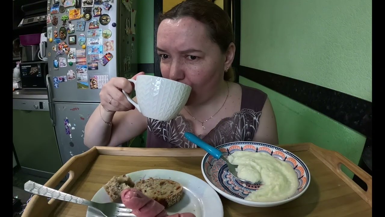 Завтрак:манная каша, сосиски и хлеб #mukbang #еда #домашняяеда 