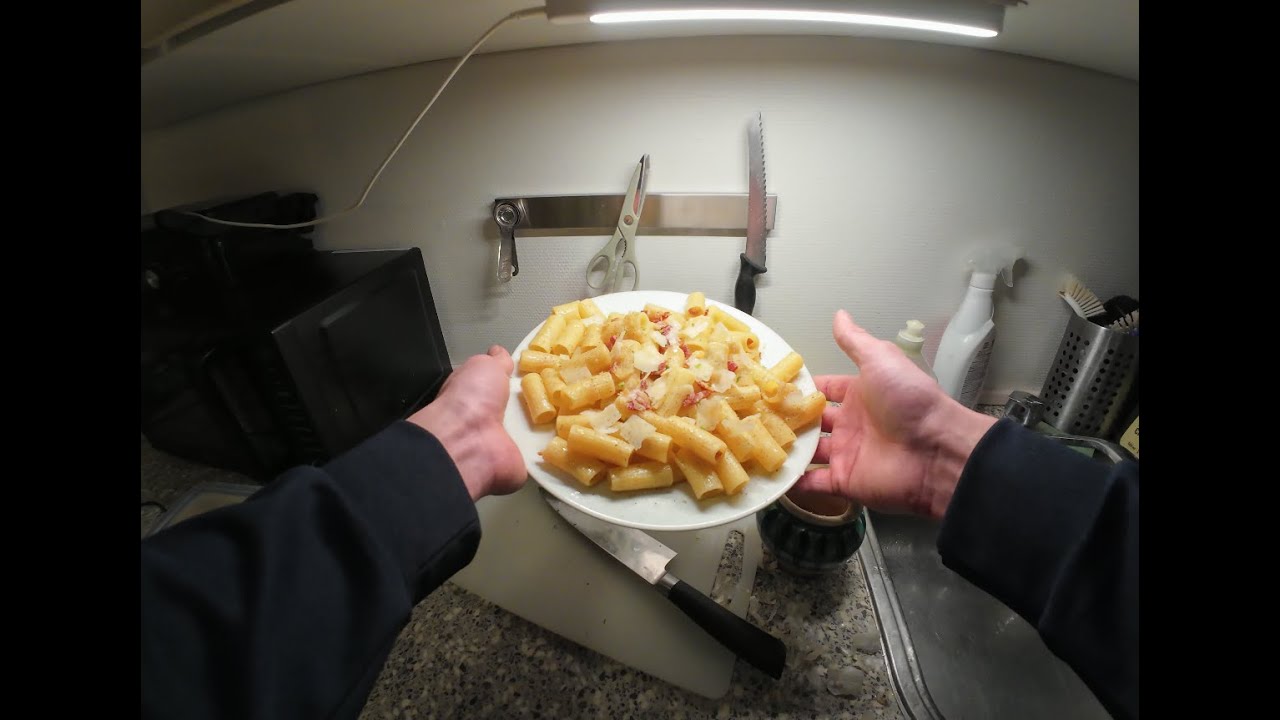 Aglio e olio pasta at 2am