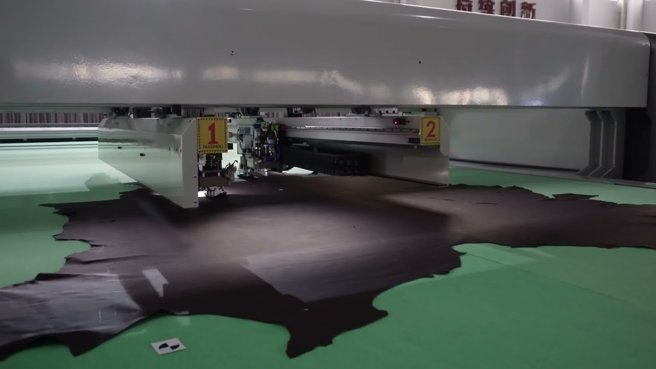 How to Cut an Entire Cowhide Automatically? 3 Meter Wide Leather Cutting Machine