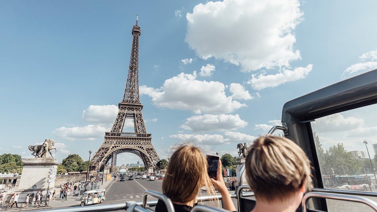 Big Bus Hop On Hop Off Tour in Paris, France