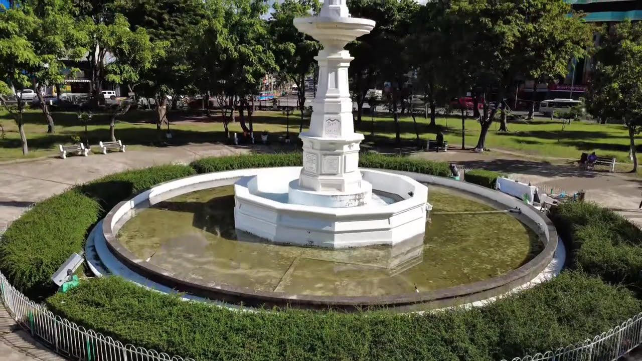Fuente Osme&ntilde;a Circle, Cebu City Drone Shot