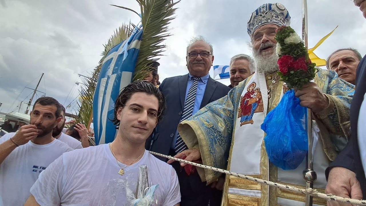 Λαμπρά Θεοφάνια στην Κάλυμνο – Ο 17χρονος Γιάννης Μαγριπλής έπιασε τον Τίμιο Σταυρό