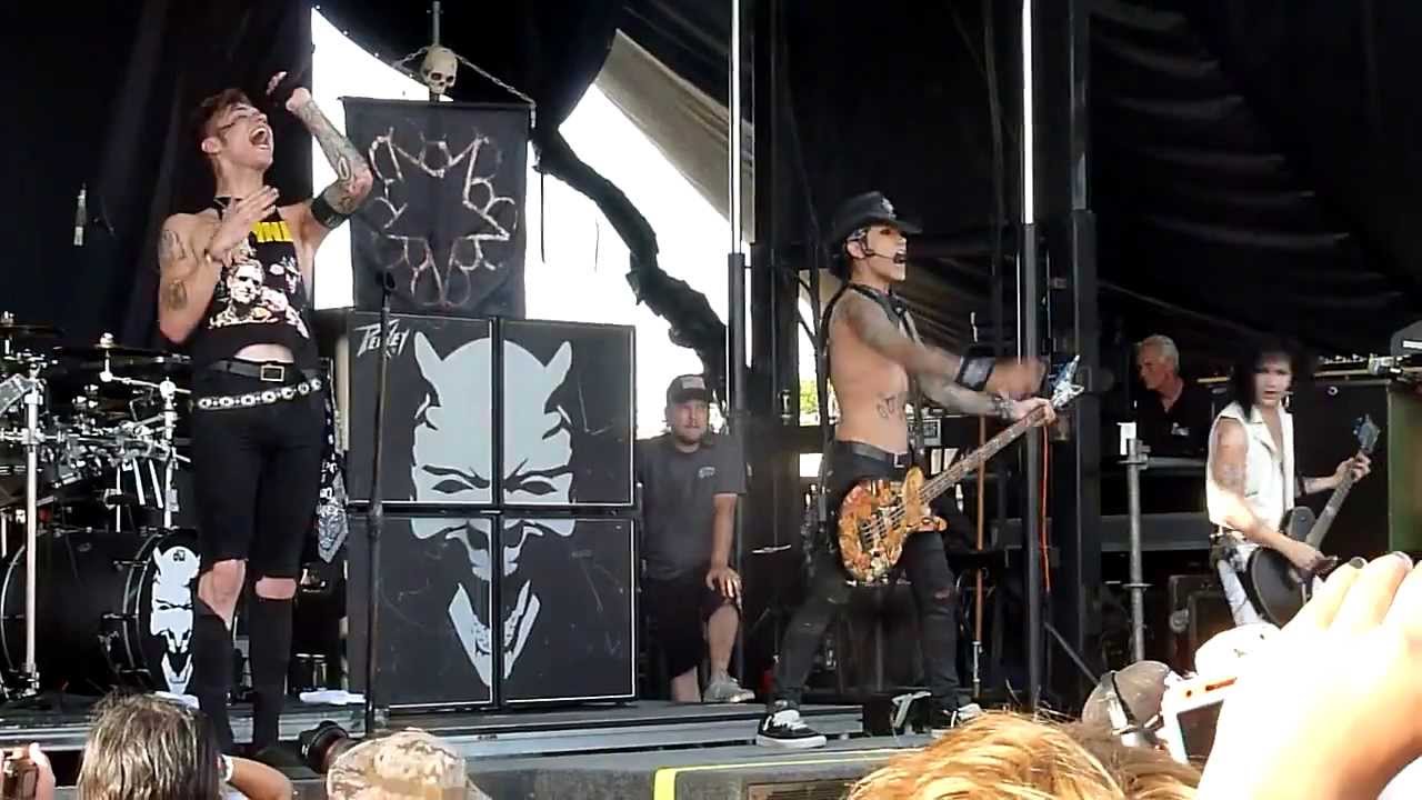 Black Veil Brides - I Am Bulletproof - Live 8-3-13 Vans Warped Tour