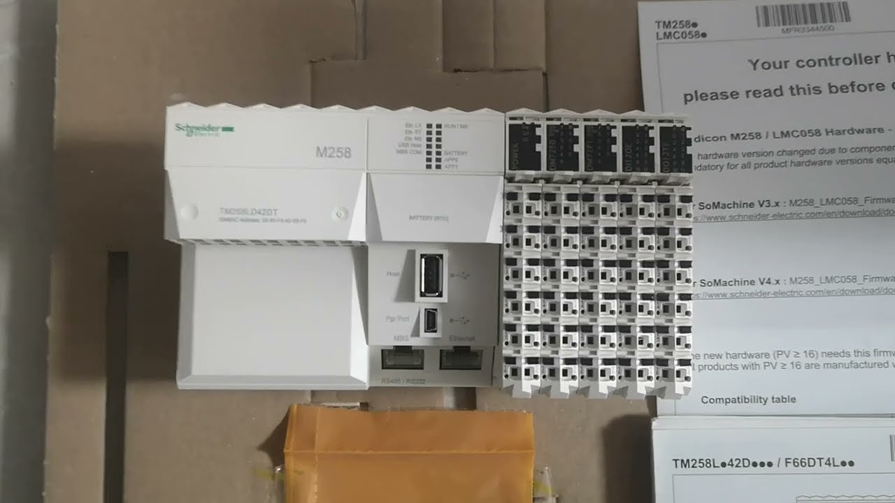 Schneider Logic controller, Modicon M258, compact base 42 I/O, 24 V DC TM258LD42DT TCSXCNNXNX100