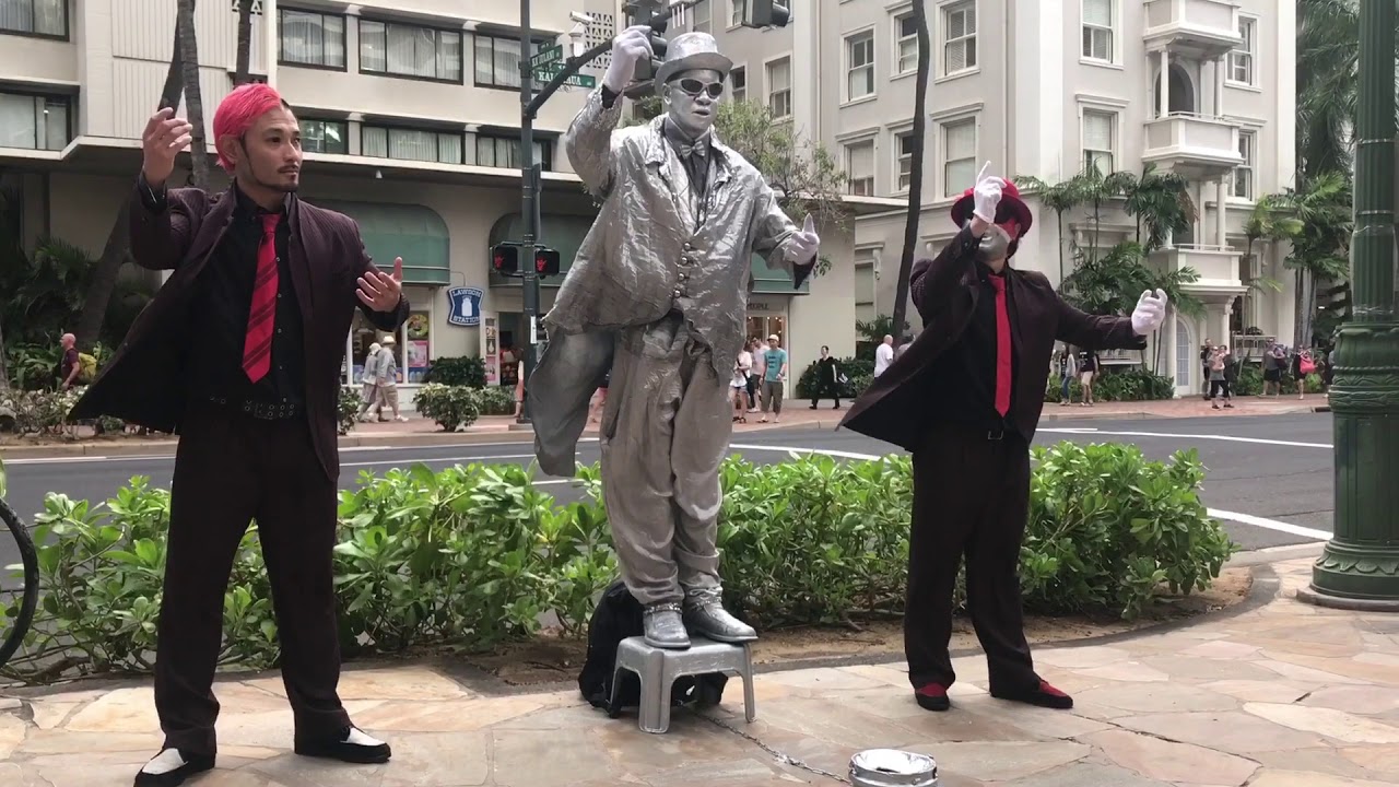 ハワイで乱入してみたらまさかの🤣 【OMG？！】Breaking into Hawaiian street performance ナニコレ？劇団