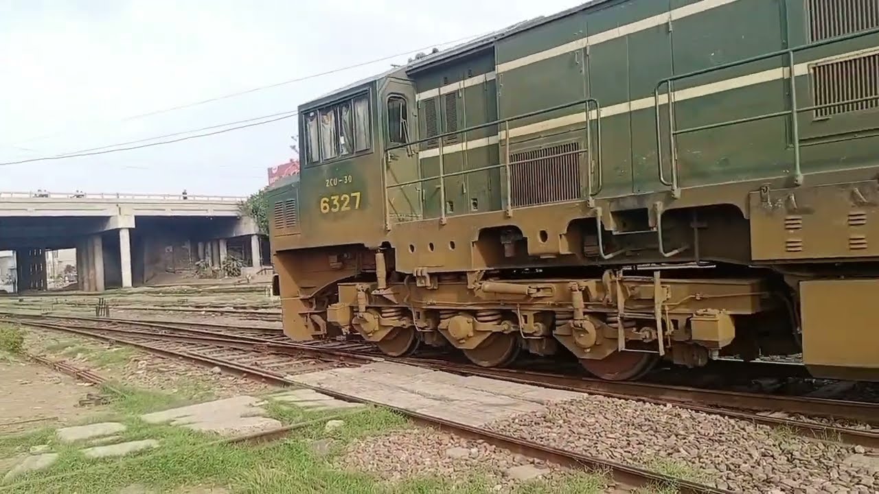 Today bast train vlog Pakistan railway | up and DN express train action | geu 40 hgmu 30 