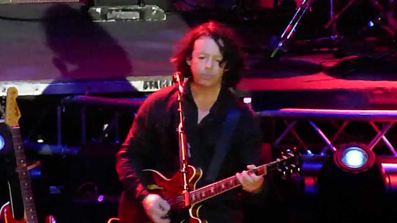 Billie Jean - Roland Orzabal of Tears for Fears, Live in Manila [HD]