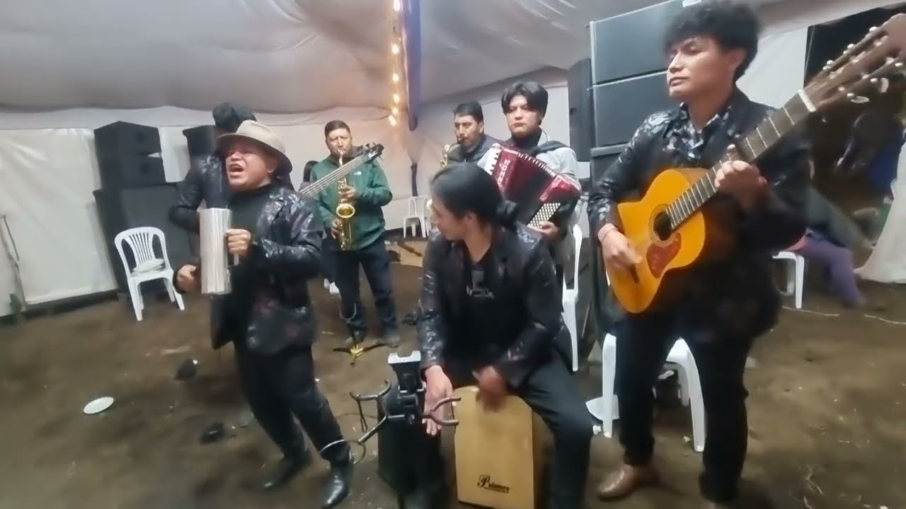 Donde los CAYAMBEÑOS Y LOS OTAVALEÑOS se juntaron por LAS Botellas?😱😰