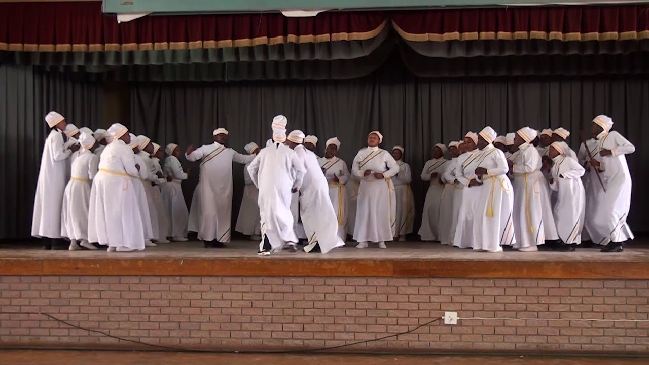 HOSANA MAZULU ATHINTILE MOYA WAMI by Universal Catholic Church Choir
