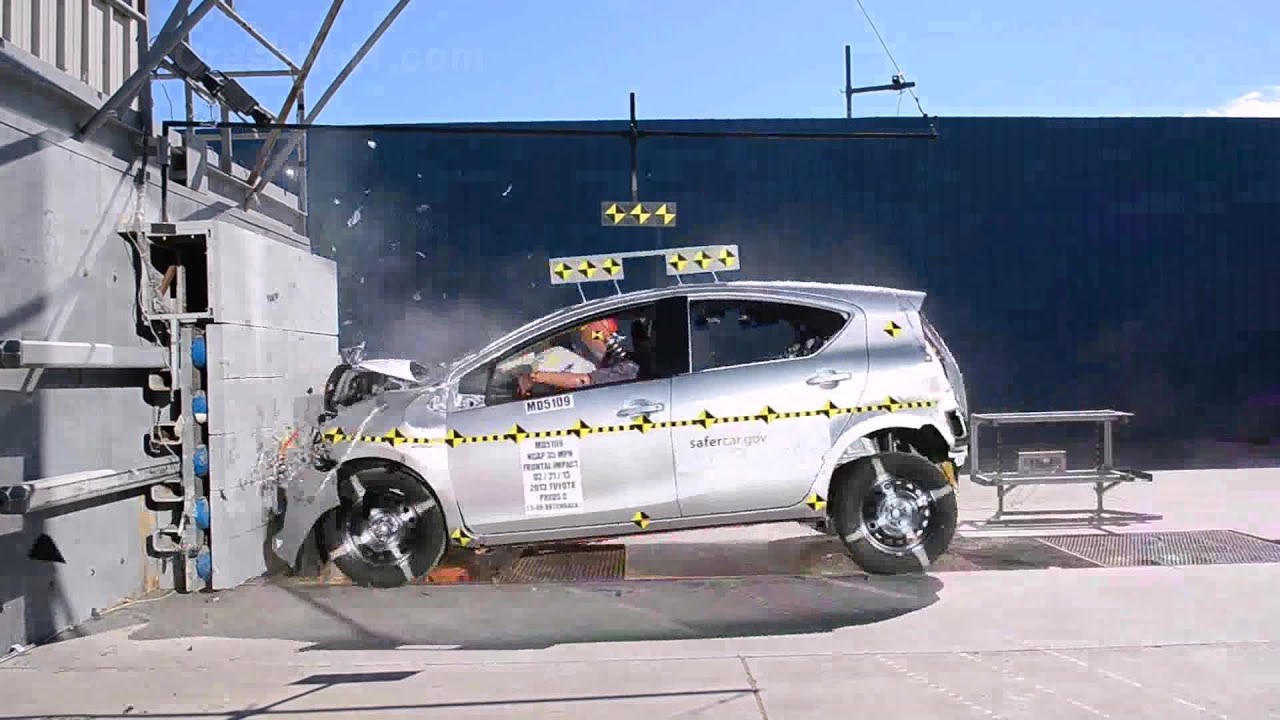 2013 Toyota Prius c | Frontal Crash Test by NHTSA | CrashNet1