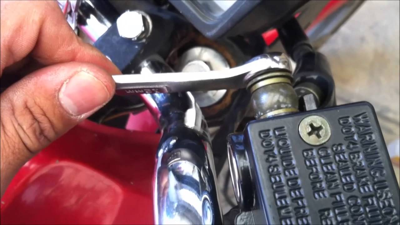 CAMBIO DE BOMBA DE FRENO DE MOTO - super facil