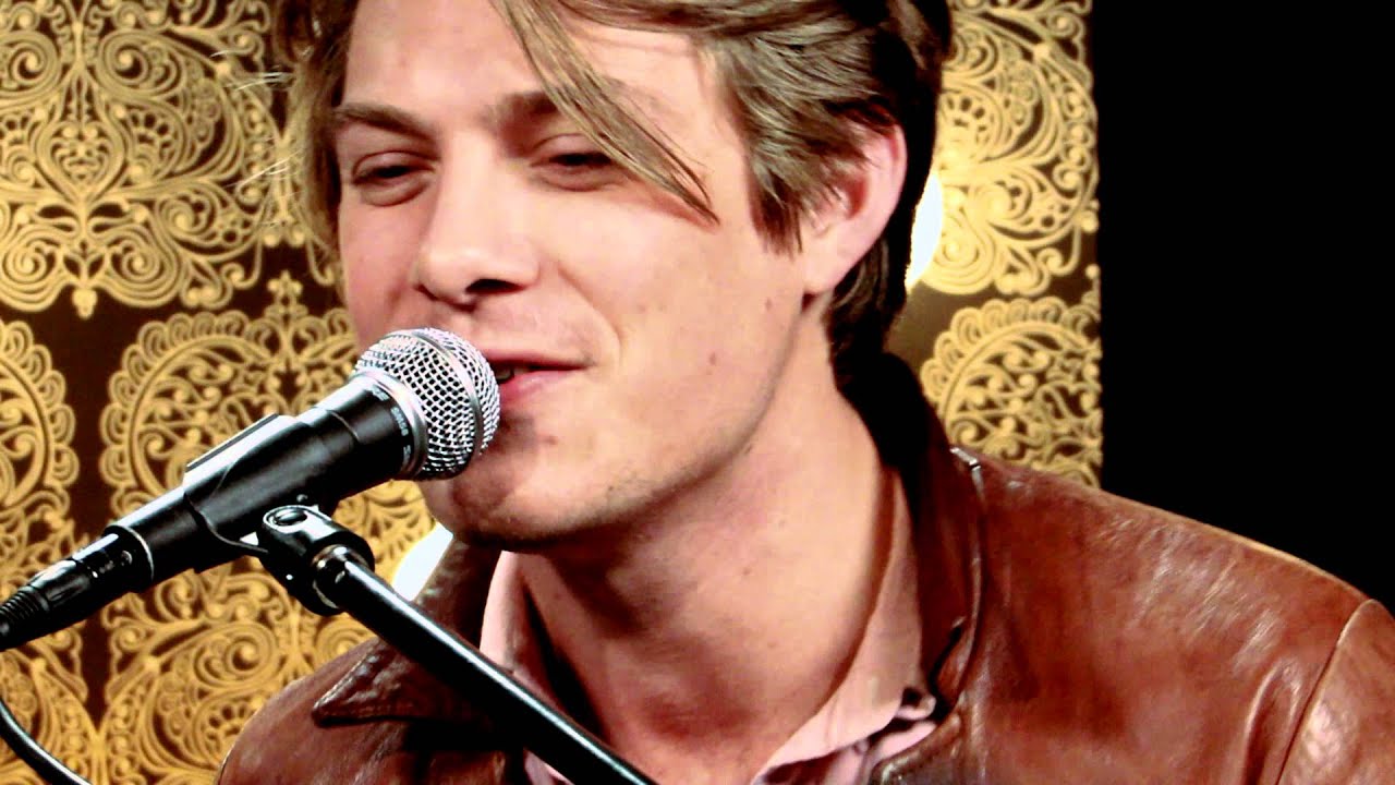 Hanson - MMMBop (Acoustic) | Take 40 Live