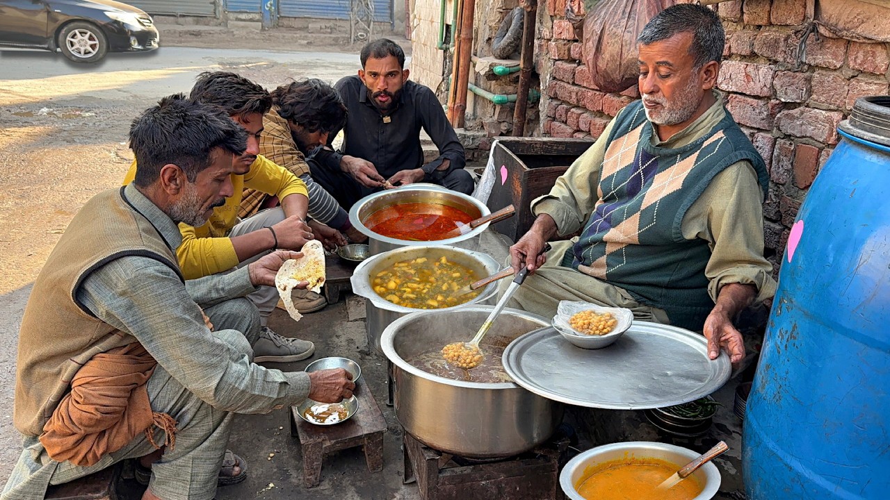 50/- Rs CHEAPEST PUNJABI ROAD SIDE DHABA 😍 PHIKA VEG & NON VEG BREAKFAST - PAKISTAN STREET FOOD