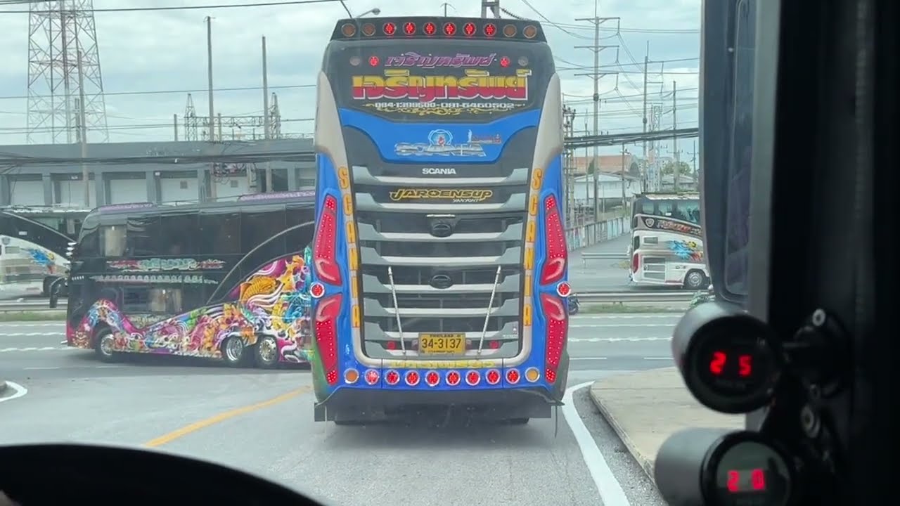 ขบวน 8 บัส เดินทางกลับจากดรีมเวิลด์