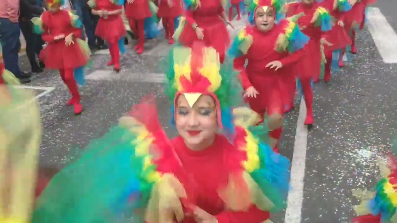 Cabalgata de Carnaval recorriendo las calles de Dos Hermanas.