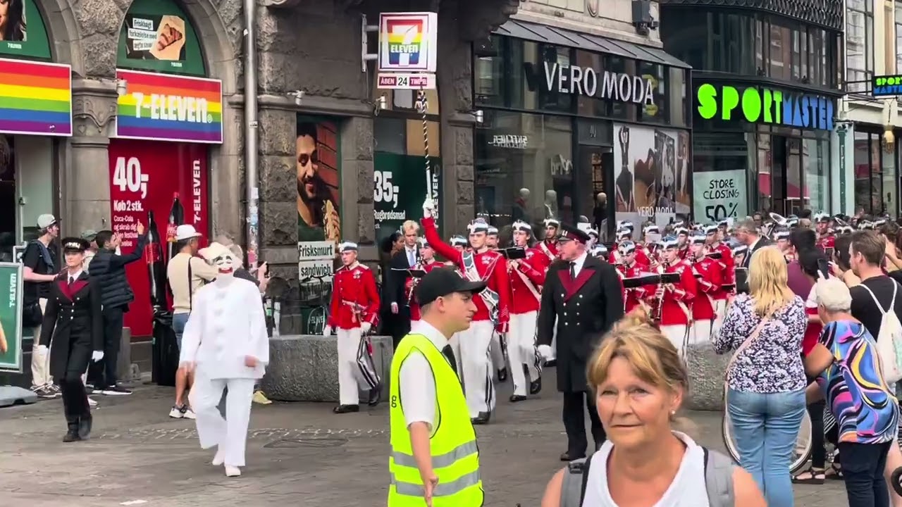 Str&oslash;gparade   Tivoli 181 &aring;rs f&oslash;dselsdag.