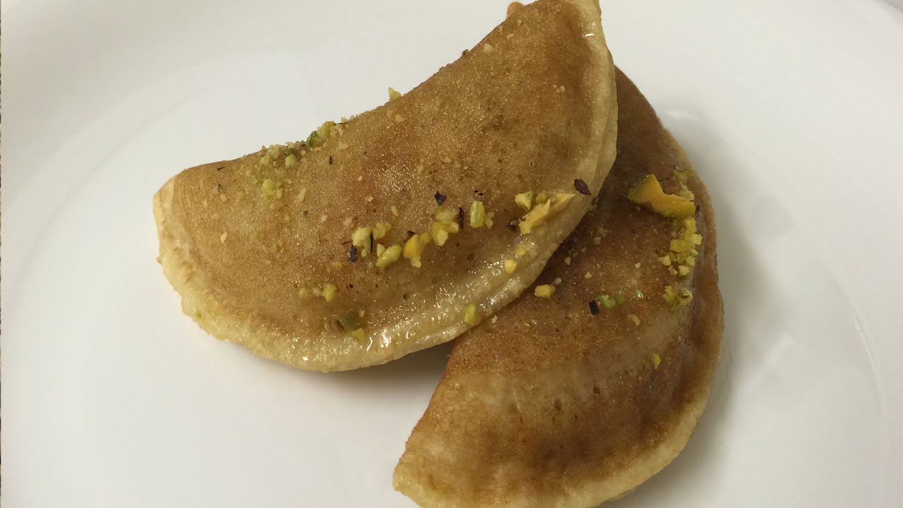 How To Make Atayef With Walnut - طريقة تحضير القطايف بالجوز by EasyLife