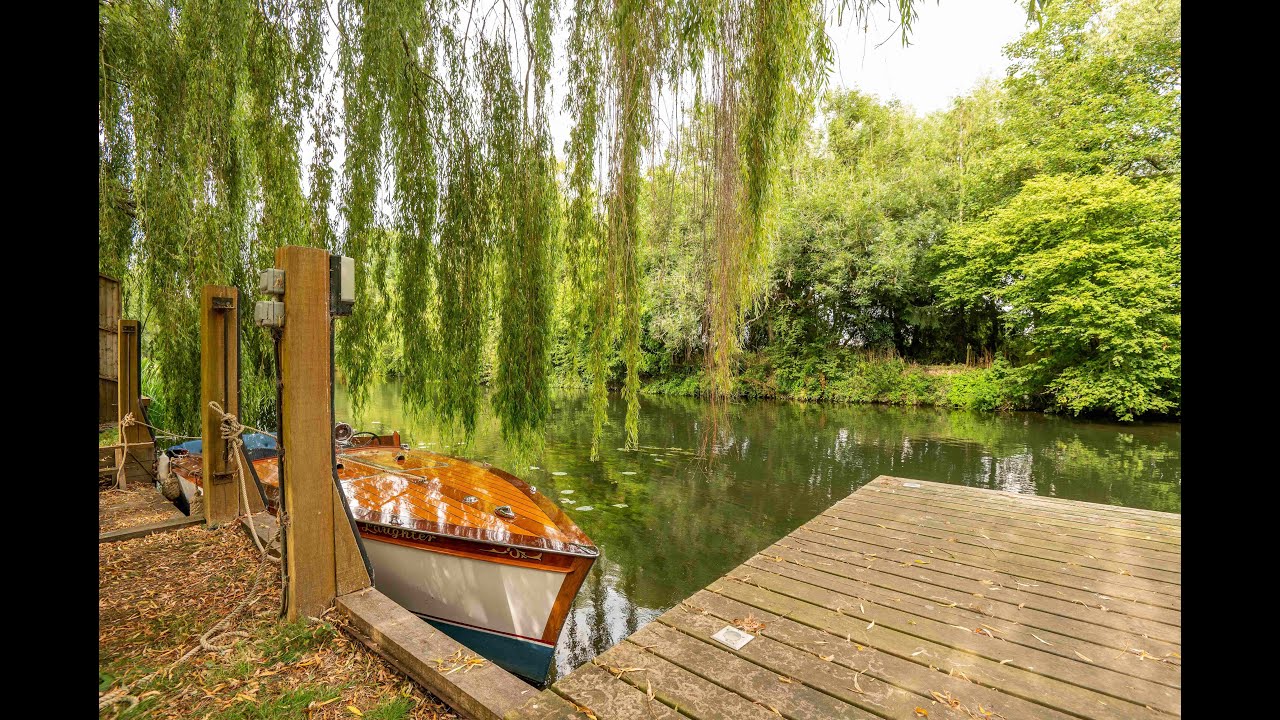 The Moorings | Wargrave | Berkshire | Fine & Country | Adrian Beatty